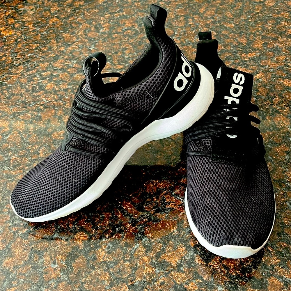 Used - very good condition adidas Men's Lite Racer Adapt 3.0 no tie Running Shoe